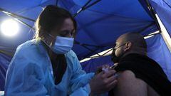 Sigue el minuto a minuto en vivo y en directo online de AS.com con todas las noticias sobre el coronavirus, casos, muertes y calendario de la vacuna en Chile, hoy, lunes 14 de junio.