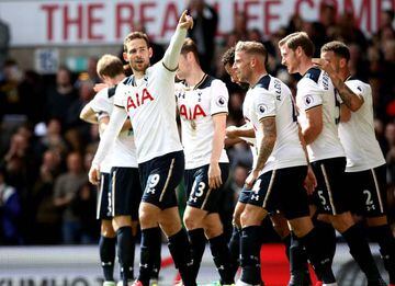 Vincent Janssen of Totteham Hotspur celebrates scoring his sides fourth goal with his Tottenham Hotspur team mates during the Premier League match between Tottenham Hotspur and AFC Bournemouth