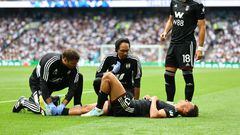 El defensor estadounidense abandonó el terreno de juego en la primera mitad tras sufrir una lesión en el tobillo, misma que será evaluada por el cuerpo médico del Fulham.