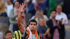 Spain's Carlos Alcaraz greets spectators as he leaves after losing his men's quarter-final singles match to Germany's Alexander Zverev on day ten of the Roland-Garros Open tennis tournament at the Court Philippe-Chatrier in Paris on May 31, 2022. (Photo by Thomas SAMSON / AFP) (Photo by THOMAS SAMSON/AFP via Getty Images)