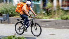 Former Afghan Communication Minister Sayed Sadaat works as a bicycle rider for the food delivery service Lieferando in Leipzig, Germany, August 26, 2021. REUTERS/Hannibal Hanschke
