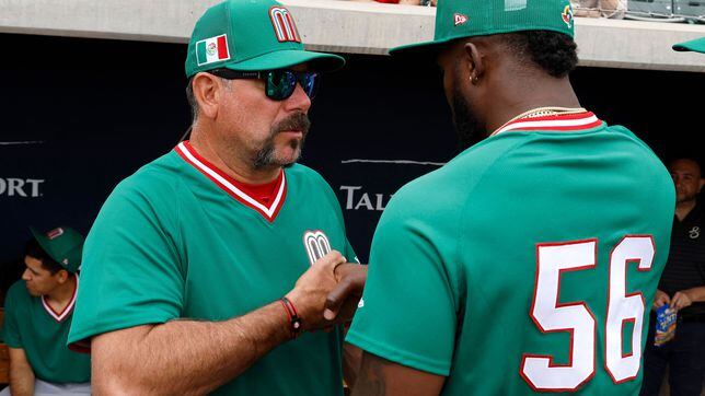 Mexico's Isaac Paredes, right, reacts after being called out on strikes  against Colombia to end a World Baseball Classic game in Phoenix, Saturday,  March 11, 2023. (AP Photo/Godofredo A. Vásquez Stock Photo 