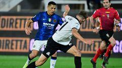 Inter Milan's Chilean forward Alexis Sanchez (L) challenges Spezia's Spanish defender Salvador Ferrer during the Italian Serie A football match between Spezia and Inter on April 15, 2022 at the Alberto-Picco stadium in La Spezia, Liguria. (Photo by Alberto PIZZOLI / AFP)