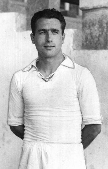 Jugó en el Real Madrid desde 1940 a 1943 y en la Real Sociedad de 1943 a 1946
