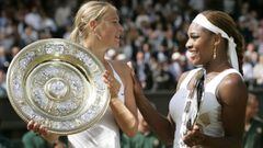 Maria Sharapova y Serena Williams se saludan durante la entrega de premios tras la final de Wimbledon 2004.