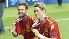 Mata y Torres celebran la Eurocopa. 