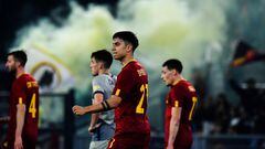 AS Roma's Argentinian forward Paulo Dybala (C) celebrates after scoring his side's second goal during the UEFA Europa League play off second leg football match between AS Roma and RB Salzburg, on February 23, 2023 at the Olympic stadium in Rome. (Photo by Filippo MONTEFORTE / AFP)