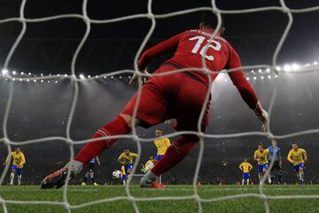 Neymar tucks his penalty away
