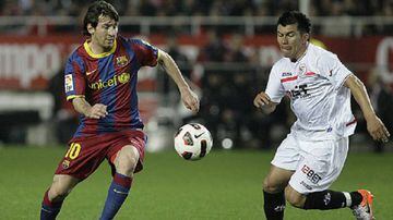 El 'Pitbull' llegó en 2011 al Sevilla y al año siguiente Alberto Moreno, lateral suplente de Liverpool, comenzaba a descatar.