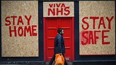 EDINBURGH, SCOTLAND - APRIL 16: Members of the public walk past a sign on a restaurant in Victoria Street during the Coronavirus crisis on April 16, 2020 in Edinburgh. The Coronavirus (COVID-19) pandemic has spread to many countries across the world, clai