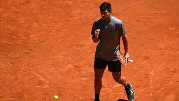 Chile&#039;s Christian Garin celebrates winning a point against Russia&#039;s Daniil Medvedev during their 2021 ATP Tour Madrid Open tennis tournament singles match  at the Caja Magica in Madrid on May 6, 2021. (Photo by GABRIEL BOUYS / AFP)