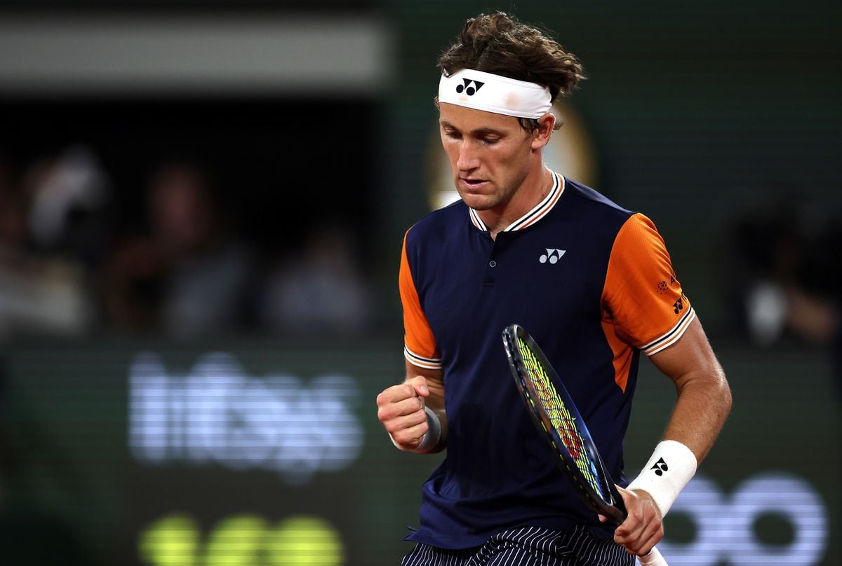 Ruud celebra un punto en Roland Garros