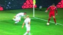 La increíble jugada de Neuer con los pies: ¡rival al suelo!