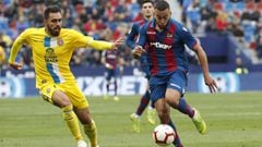 Borja Iglesias y Vezo, durante el partido entre Levante y Espanyol