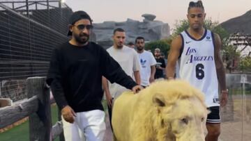 Las vacaciones de Mariano en Dubái: de conducir coches de lujo a pasear un león