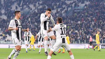 Cristiano Ronaldo y Paulo Dybala celebrando un gol de Juventus ante Frosinone por Serie A.