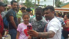 'Tyson' Núñez visitó a la caravana de migrantes centroamericanos
