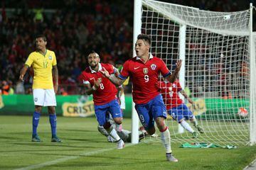 Eduardo Vargas hizo el primer gol de Chile