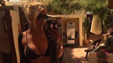 Wanda Icardi posando en bikini durante sus vacaciones en Ibiza