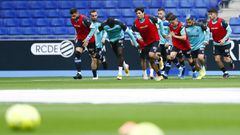 BARCELONA, SPAIN - MAY 24: Espanyol players warm up prior the Liga Smartbank match betwen RCD Espanyol de Barcelona and CD Tenerife at RCDE Stadium on May 24, 2021 in Barcelona, Spain. (Photo by Eric Alonso/Getty Images)