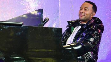 John Legend en el escenario de Bloomingdale&#039;s holiday windows en Nueva York. Noviembre 22, 2019.