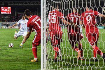 Robert Lewandowski on target for Poland in Yerevan