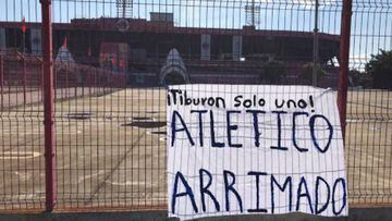 Colocan manta de protesta por llegada de LBM al estadio Luis Pirata Fuente