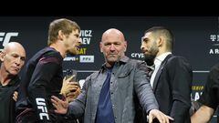 09/12/22 UFC 282 en Las Vegas pesaje
De izquierda a derecha: Bryce Mitchel  Dana White (presidente UFC) y Ilia Topuria

ENVIADA.MINGUEZ.
