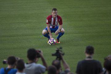 Atletico Madrid's new signing Kevin Gameiro poses for the media during his official presentation at the Vicente Calderon stadium in Madrid, Sunday, July 31, 2016. 
