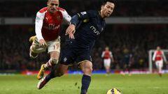 Southampton&#039;s Maya Yoshida challenges Arsenal&#039;s Alexis Sanchez (L) during their English Premier League soccer match at the Emirates Stadium in London, December 3, 2014.     REUTERS/Dylan Martinez (BRITAIN  - Tags: SOCCER SPORT) EDITORIAL USE ONLY. NO USE WITH UNAUTHORIZED AUDIO, VIDEO, DATA, FIXTURE LISTS, CLUB/LEAGUE LOGOS OR &#039;LIVE&#039; SERVICES. ONLINE IN-MATCH USE LIMITED TO 45 IMAGES, NO VIDEO EMULATION. NO USE IN BETTING, GAMES OR SINGLE CLUB/LEAGUE/PLAYER PUBLICATIONS.FOR EDITORIAL USE ONLY. NOT FOR SALE FOR MARKETING OR ADVERTISING CAMPAIGNS.  
