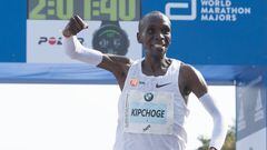 El atleta keniano Eliud Kipchoge ha sido galardonado con el Premio Princesa de Asturias de los Deportes 2023. El jurado, del que forma parte Vicente Jiménez, director de AS, ha otorgado este premio al atleta keniano. Kipchoge es una de las grandes figuras del atletismo actual, ya que en su palmarés figuran dos oros olímpicos en maratón en Río 2016 y Tokio 2020, haber ganado en cuatro de las grandes maratones en Chicago, Londres, Berlín y Tokio; y tener el récord del mundo de maratón con una marca de 2:01:09 conseguido en septiembre de 2022 en Berlín. Cabe destacar que Kipchoge también fue el primer ser humano en bajar de las dos horas en completar una maratón con un tiempo de 1:59:40, aunque no fue reconocido como plusmarca oficial.