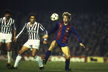 Mar 1986: Steve Archibald (right) of Barcelona takes on Gatetano Scirea of Juventus during the European Cup match in Barcelona, Spain. Barcelona won the match 1-0. Mandatory Credit: Allsport UK /Allsport