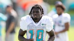 MIAMI GARDENS, FL - AUGUST 06: Miami Dolphins wide receiver Tyreek Hill (10) jogs on the field during a practice session at the Miami Dolphins training camp at Baptist Health Training Complex on August 6, 2022 in Miami Gardens, Florida. (Photo by Doug Murray/Icon Sportswire via Getty Images)
