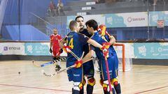 Los jugadores de la selección española masculina de hockey patines celebran un gol durante su partido ante Mozambique en los Mundiales de Hockey Patines de San Juan (Argentina).