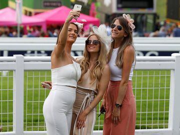 Horse Racing - Derby Festival - Epsom Downs Racecourse, Epsom, Britain - June 1, 2018   Racegoers pose for a selfie during Ladies Day   REUTERS/Peter Nicholls