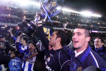 Pandiani celebra el título de Copa del Rey con el Deportivo tras superar en la final al Real Madrid en la temporada 2001-2002.