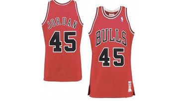Michael Jordan lució el número 45 en su regreso a la NBA.