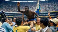 ** ADVANCE FOR WEEKEND EDITONS, MAY 29-30 **  FILE - In this June 21, 1970 file photo, Brazil's Pele is hoisted on shoulders of his teammates after Brazil won the World Cup final against Italy, 4-1, in Mexico City's Estadio Azteca.  (AP Photo/File) ALEGRIA CELEBRACION PELE MUNDIAL MEXICO 1986 FINAL BRASIL - ITALIA PUBLICADA CUADRO DESPACHO RELAÑO