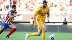 Oswaldo Alanis (L) of Guadalajara chases Andre-Pierre Gignac (R) of Tigres during a Mexican Apertura 2019 tournament football match at Akron stadium in Guadalajara, Jalisco State, on July 28, 2019. (Photo by Ulises Ruiz / AFP)