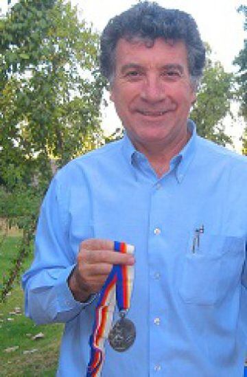 Dos veces medallista panamericano, la medalla de plata obtenido por Alfonso de Iruarrizaga en los Juegos Olímpicos de Seúl 1988 rompió con la sequía de 32 años sin preseas. El nacional estuvo a dos puntos de quedarse con el oro, que finalmente fue para el alemás Axel Wegner.
