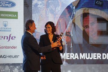 Edurne Pasaban, primera mujer en coronar los 14 ochomiles, recibió de manos de Jesús Alonso, presidente de Ford España, el Premio Trayectoria 2018.



