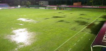 Water lying on the pitch