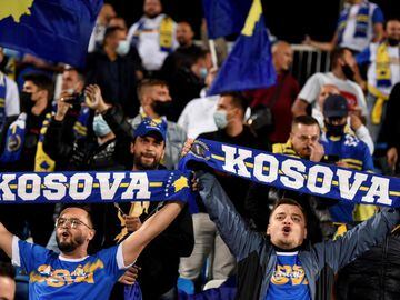 Aficionados de la selección de Kosovo.