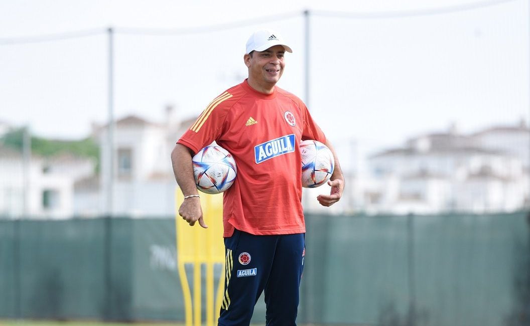 Héctor Cárdenas, entrenador de la Selección Colombia Sub 20, en un entrenamiento.