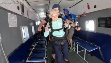 Abuelita de 104 años rompe récord Guinness de paracaidismo