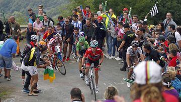 Chris Horner y Alejandro Valverde suben las rampas de L&acute;Angliru en su &uacute;ltima ascensi&oacute;n en la Vuelta a Espa&ntilde;a 2013. La subida al Alto de L&acute;Angliru en la pen&uacute;ltima jornada podr&iacute;a decidir al ganador de la Vuelta 2017.