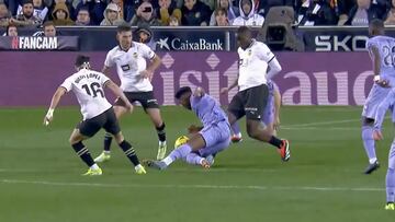 El momento exacto de la fea lesión de Diakhaby en Valencia-Madrid