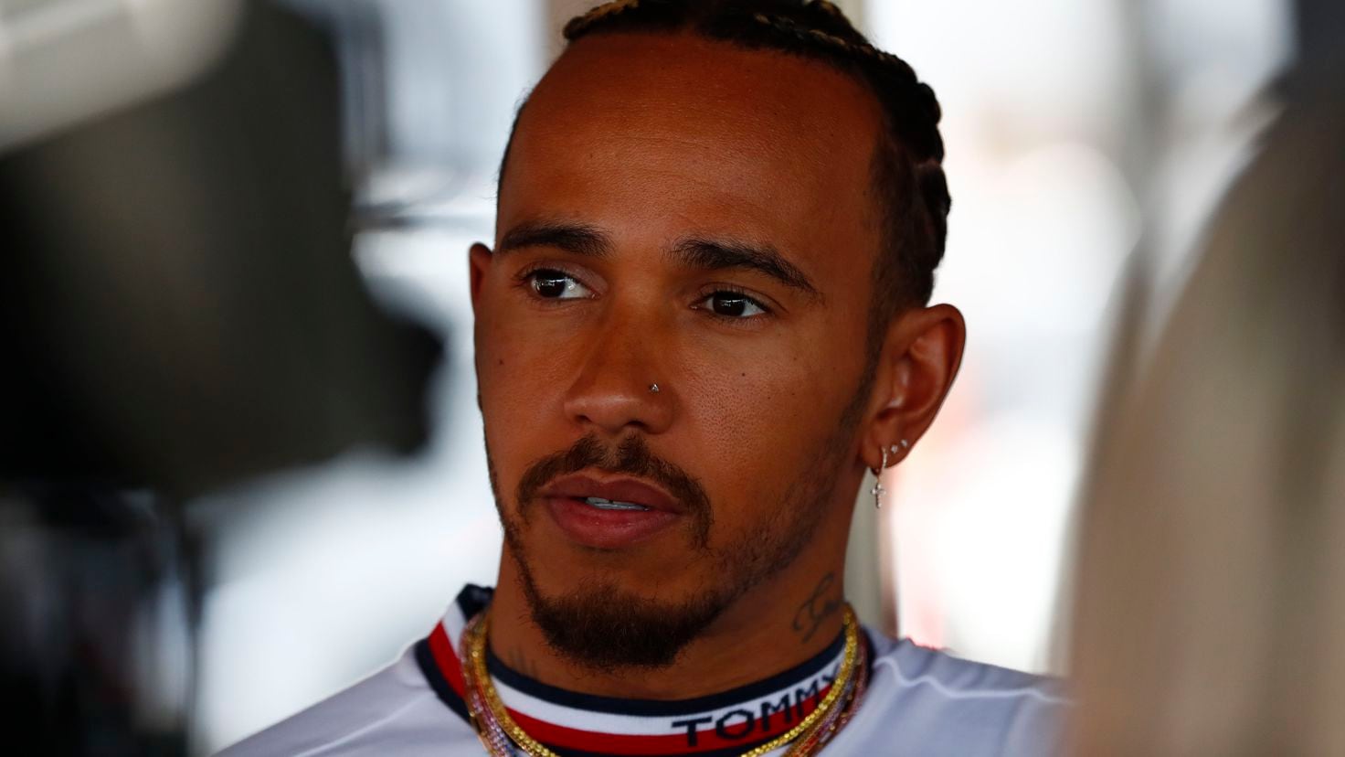 La estrella de Fórmula 1 Lewis Hamilton se separa de Shakira en el Gran Premio de Gran Bretaña