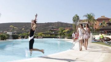 La ca&iacute;da viral de una candidata a Miss Espa&ntilde;a 2017 a una piscina. Imagen: YouTube