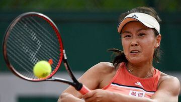 (FILES) This file photo taken on May 29, 2018 shows China&#039;s Peng Shuai returning the ball to Serbia&#039;s Aleksandra Krunic during their women&#039;s singles first round match on day three of The Roland Garros 2018 French Open tennis tournament in P